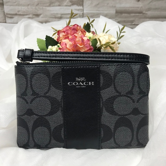 Coach Handbags - 👜‼️SALE‼️🌺 CORNER ZIP WRISTLET